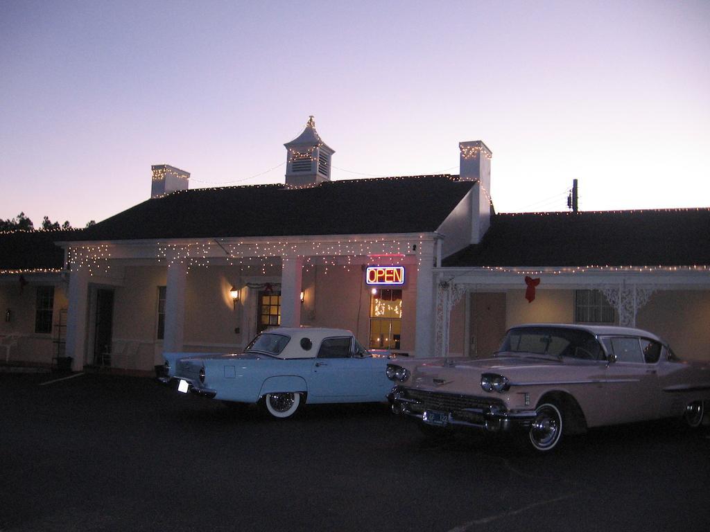 White Columns Motel Pine Mountain  Extérieur photo